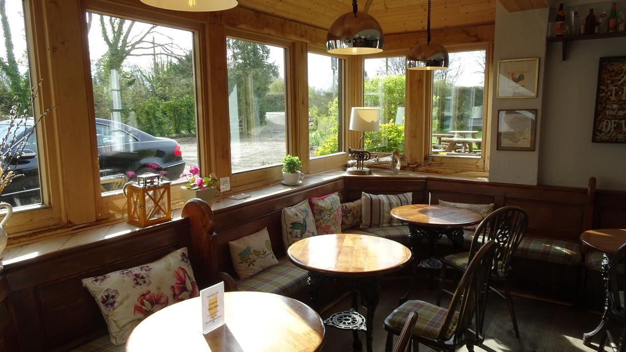 The Furze Bush Inn Newbury  Exteriér fotografie