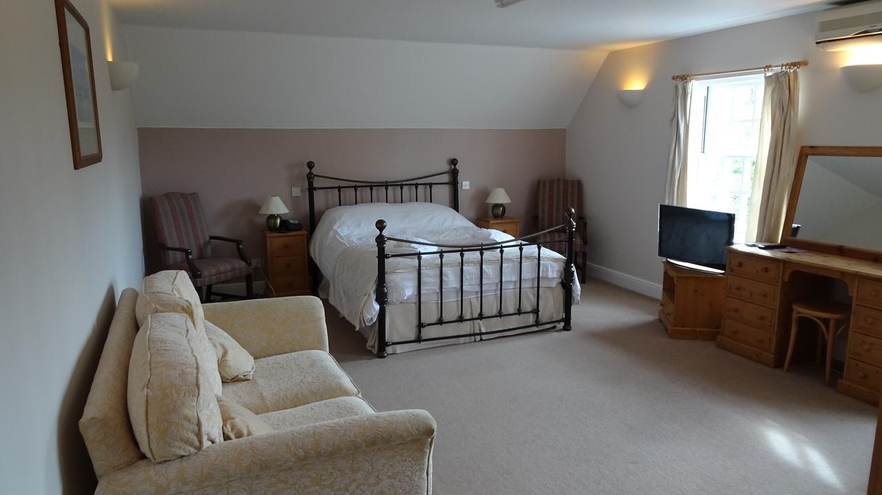 The Furze Bush Inn Newbury  Exteriér fotografie
